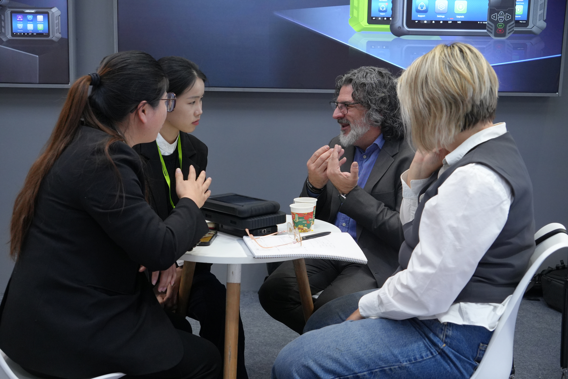 门徒娱乐闪耀2025上海法兰克福汽配展，以创新科技探索汽车电子维修新纪元